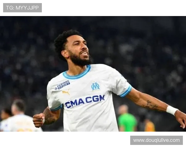 奥巴梅扬回归马赛，上赛季29球11助攻经验助力锋线升级。